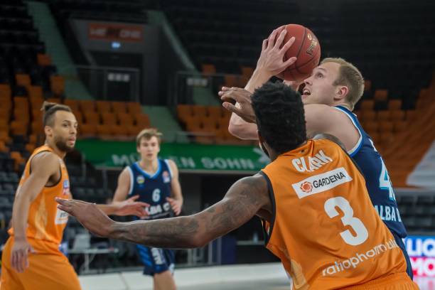 域的领导地 域的领导地