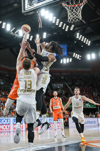 劳内的直塞 劳内的直塞